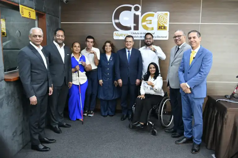 Junta Central entrega cédula nueva a inmortales de Cooperstown