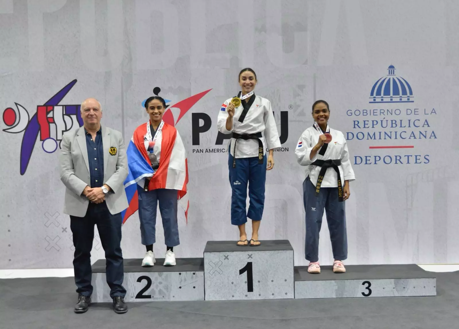 RD se lleva el tercer lugar en la categor&iacute;a de poomsae del Dominican Open de Taekwondo