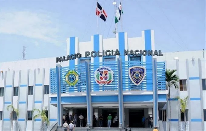 Polic&iacute;a Nacional arresta tres hombres por estafar en redes sociales