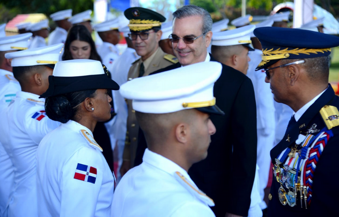 Academia de FARD grad&uacute;a a oficiales t&eacute;cnicos en aviaci&oacute;n