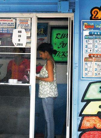 Hacienda afirma bancas de loter&iacute;a tendr&aacute;n que pagar