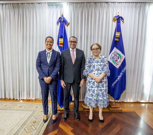 Miriam Germ&aacute;n juramenta dos nuevos procuradores adjuntos