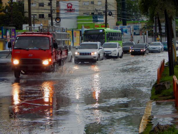 Siguen las lluvias; siete provincias y el Gran Santo Domingo bajo alerta