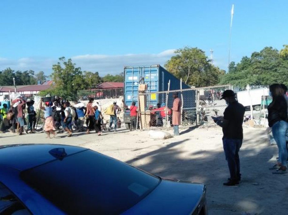 Vendedores de mercado fronterizo aseguran verja perimetral "pondr&aacute; las cosas m&aacute;s dif&iacute;ciles"