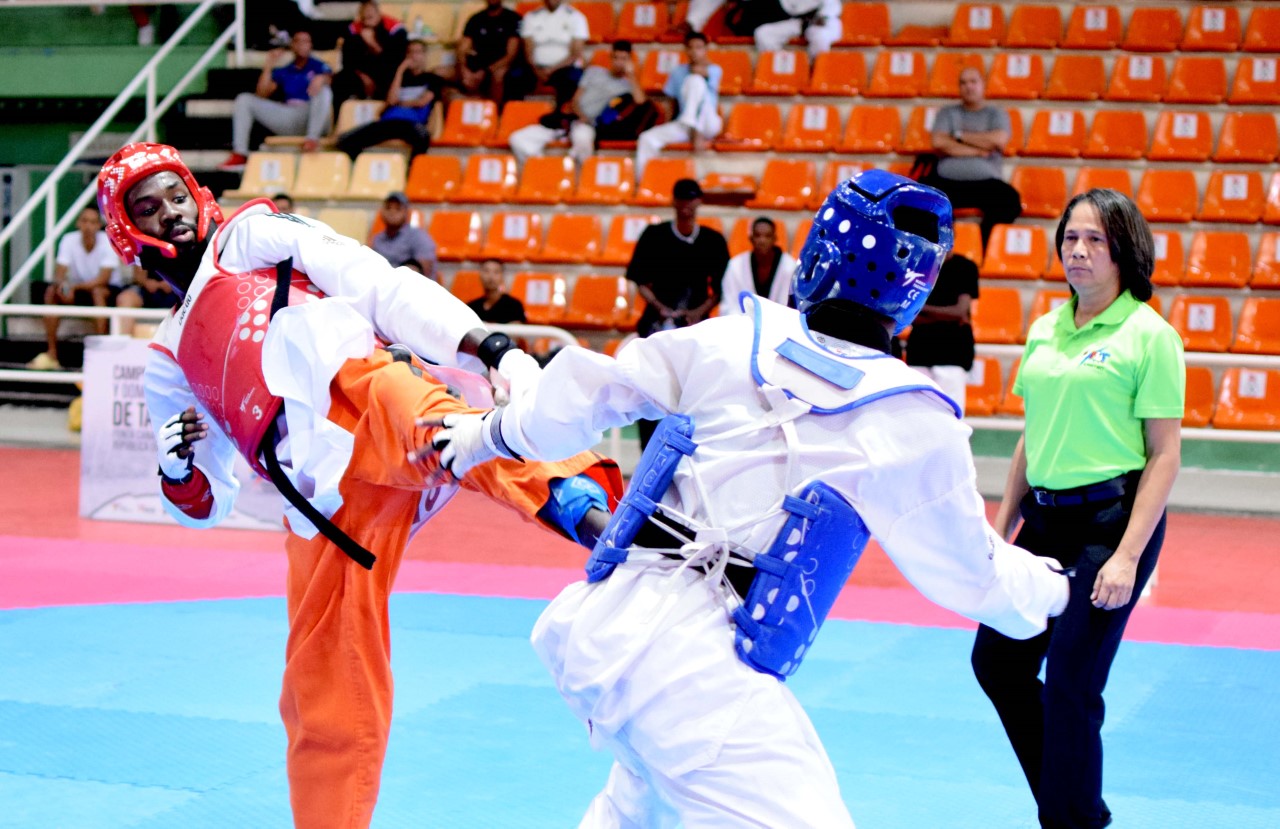 Ministro de Deportes anuncia la construcci&oacute;n del pabell&oacute;n  de taekwondo