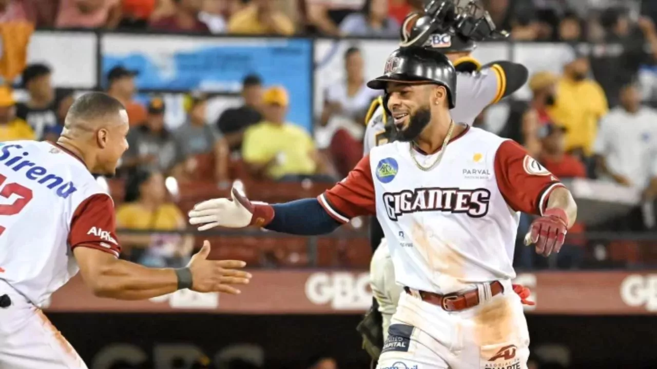 Jor&oacute;n de Leury Garc&iacute;a sube a los Gigantes a la cuarta posici&oacute;n tras vencer a las &Aacute;guilas
