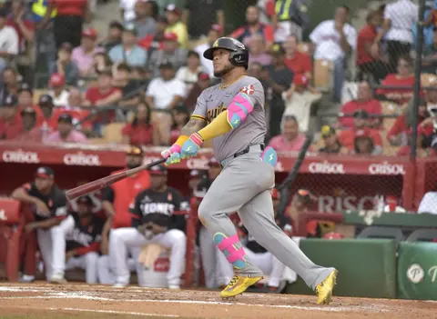 Las &Aacute;guilas consiguen su primera victoria del Round Robin al vencer a los Leones del Escogido