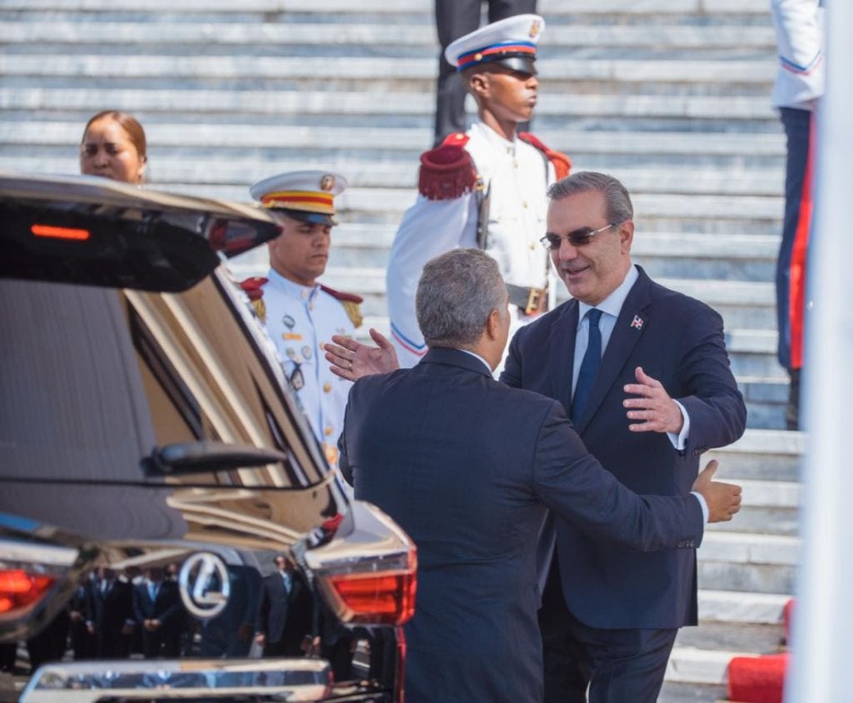 Abinader recibe al presidente de Colombia Iv&aacute;n Duque e inician agenda de trabajo