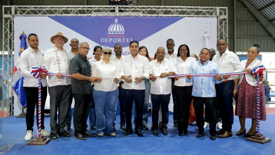 Ministro Kelvin Cruz entrega el multiuso de Consuelo en San Pedro