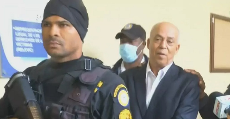 Dictan 18 meses de prisi&oacute;n al abogado caso &lsquo;Familia Rosario&rsquo;