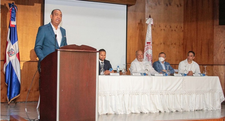 Obras P&uacute;blicas invierte RD$15 mil millones en asfaltar provincias