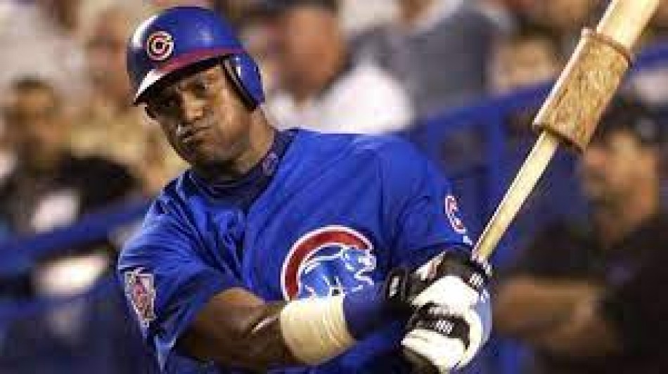 Sammy Sosa deja a reporteros parados en Chicago tras pregunta sobre uso de esteroides que le incomodó
