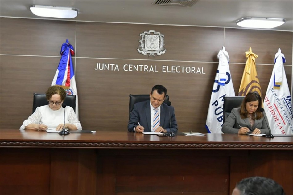 JCE firma acuerdo de colaboraci&oacute;n institucional con Ministerio P&uacute;blico y Ministerio de la Mujer