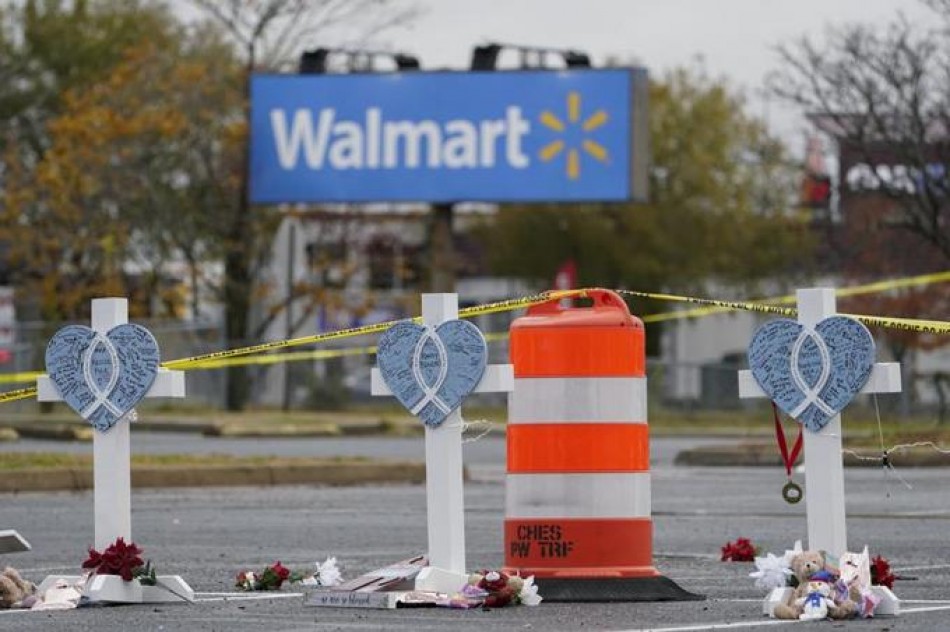Empleada que sobrevivió a tiroteo demanda a Walmart