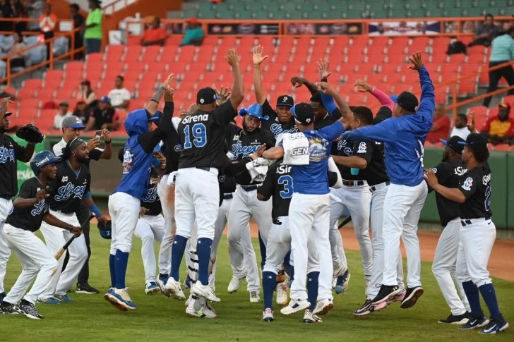 Licey entra al round robin 2023-2024  blanqueando a los  Toros