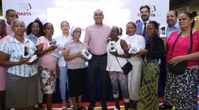 Mujeres dominicanas de escasos recursos tendr&aacute;n acceso a internet para desarrollarse en los &aacute;mbitos social y laboral