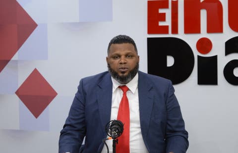 Comunicador pide al Gobierno explicar &ldquo;muy bien&rdquo; pr&eacute;stamo de RD$2,000 MM para cl&iacute;nicas