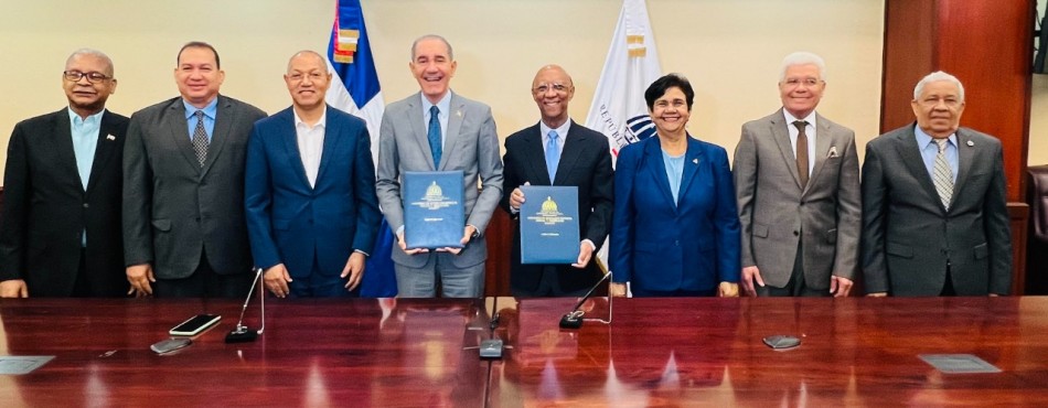 Mescyt y la Universidad Isa firman convenio incorpora otros 30 j&oacute;venes becados de la regi&oacute;n suroeste para estudiar Ciencias Agron&oacute;micas