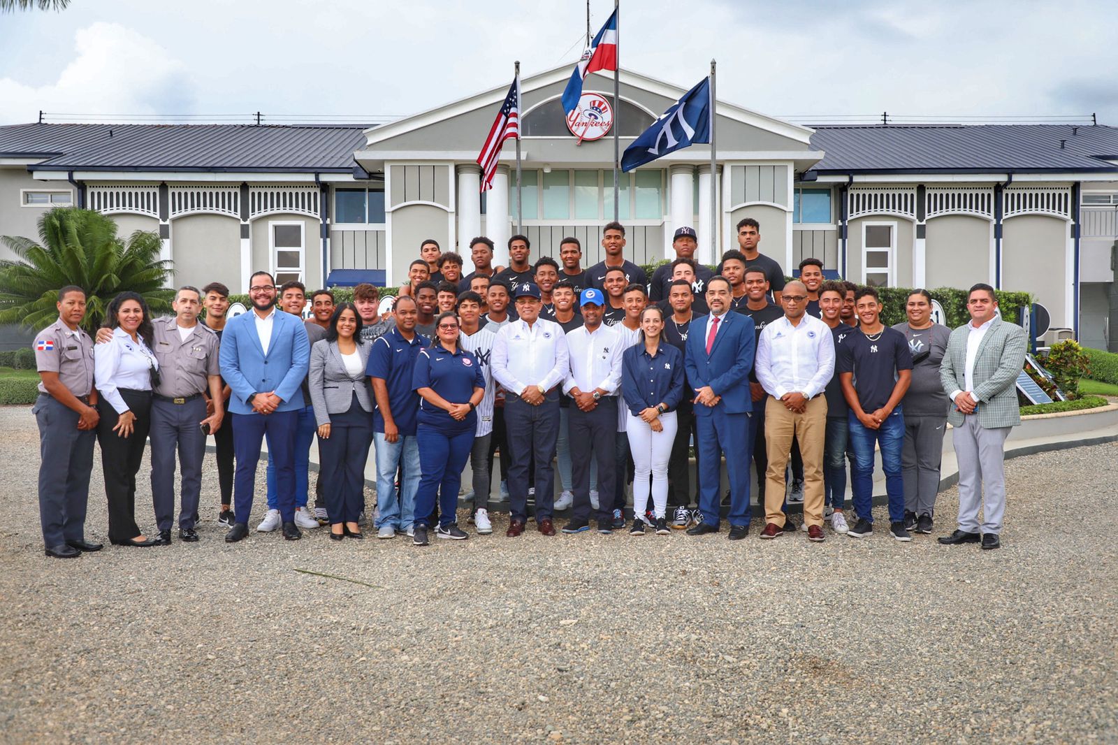 Consejo Nacional de Drogas y la Academia de los Yankees de New York en RD firman acuerdo estrat&eacute;gico que permitir&aacute; orientar j&oacute;venes prospectos sobre estilo de vida saludable