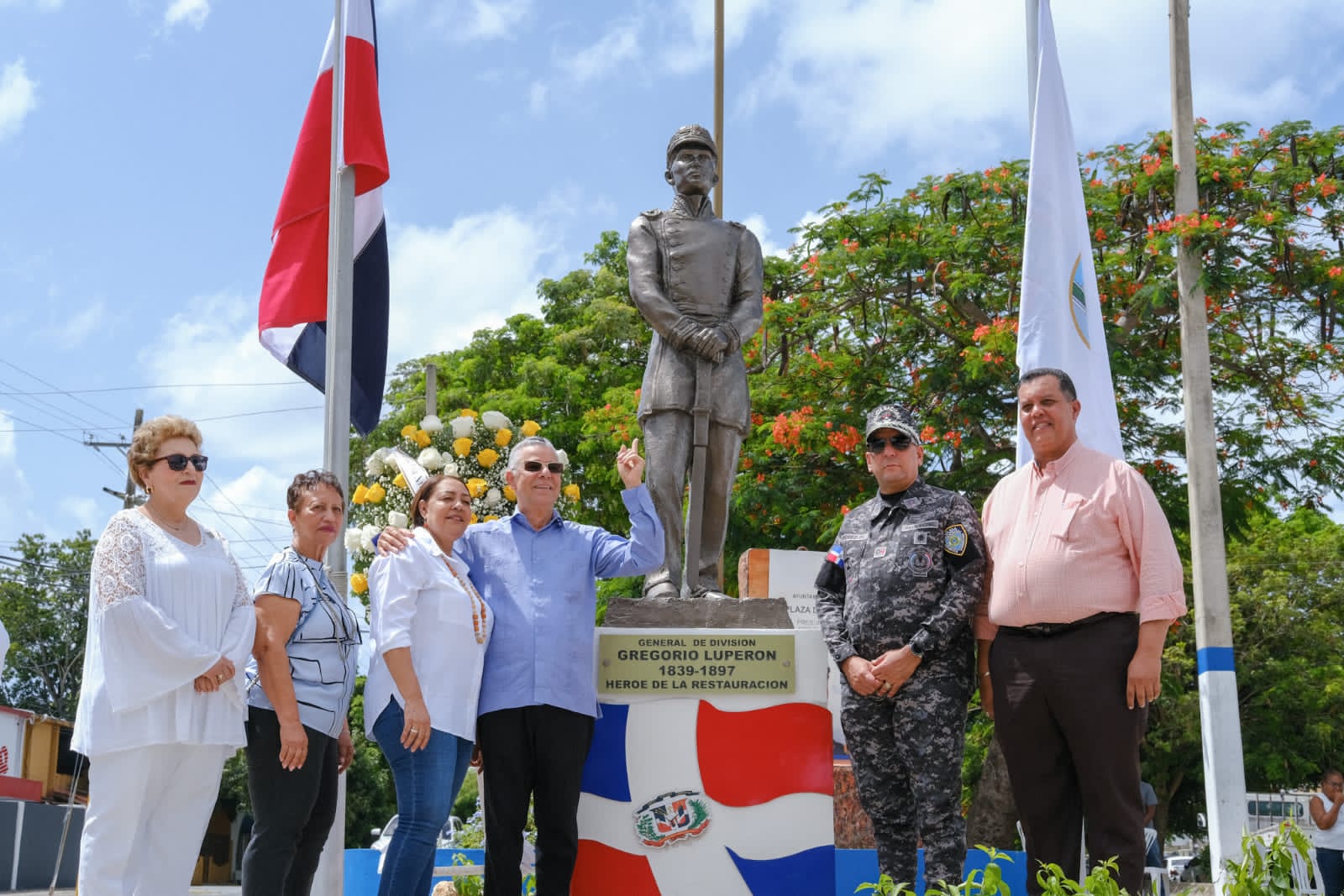 Manuel Jim&eacute;nez anuncia inauguraci&oacute;n de monumentos dedicados a Fern&aacute;ndez Dom&iacute;nguez, Mandela, Manolo Tavares Justo y otras figuras hist&oacute;ricas