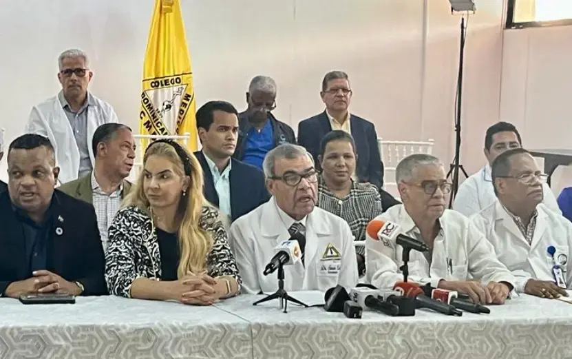 Gremio m&eacute;dico vuelve a las paralizaciones