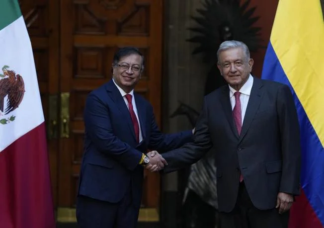 Petro y L&oacute;pez Obrador buscan aliados en renovar eje de droga