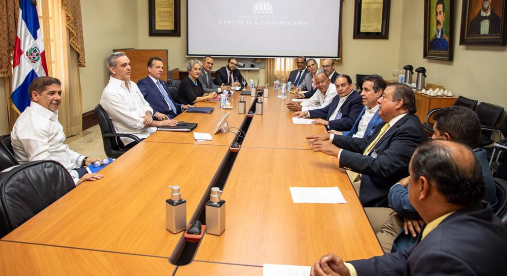 Abinader recibe informe sobre arroz en DR-Cafta