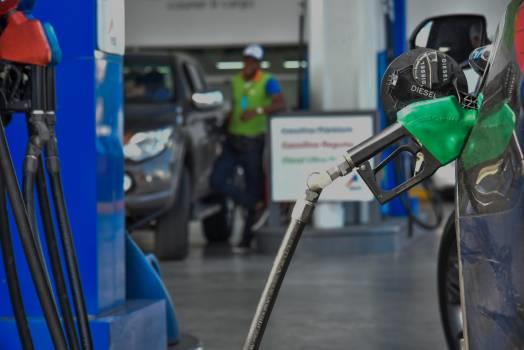 Precio del avtur bajar&aacute; 97 centavos y congelan los dem&aacute;s combustibles