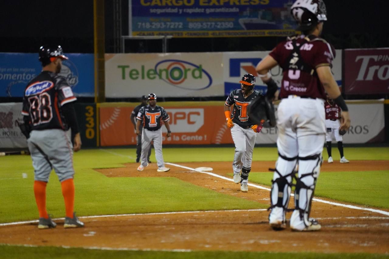 Juan Francisco conecta jonr&oacute;n 83 y los Gigantes vencen a los Toros
