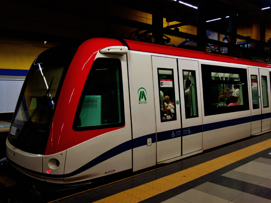 Estación Trina de Moya del Metro afectada por inundación