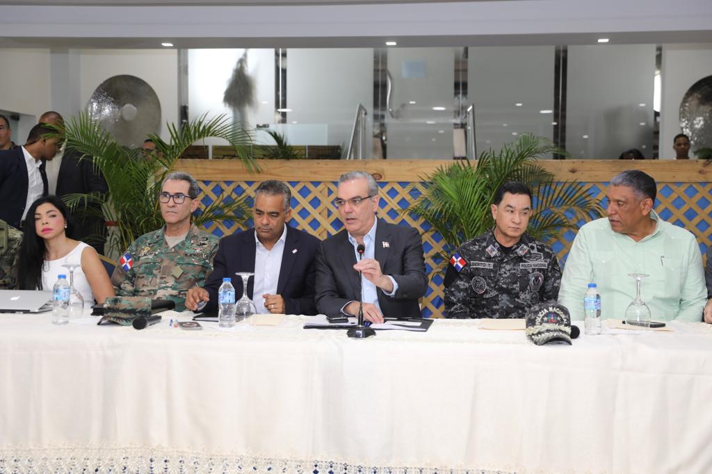 Abinader encabeza acostumbrada reuni&oacute;n de los lunes con altos mandos