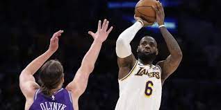 James conecta  38 y Lakers vencen 128-117 a Utah