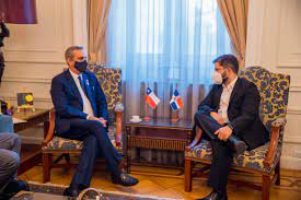 El presidente Luis Abinader se reune con el presidente electo de Chile, Gabriel Boric Font, con quien trat&oacute; sobre la importancia del fortalecimiento de las relaciones entre ambas naciones