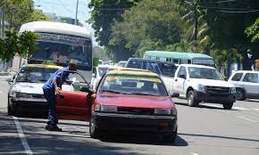 En el transporte p&uacute;blico dominicano hay choferes indocumentados de al menos ocho nacionalidades