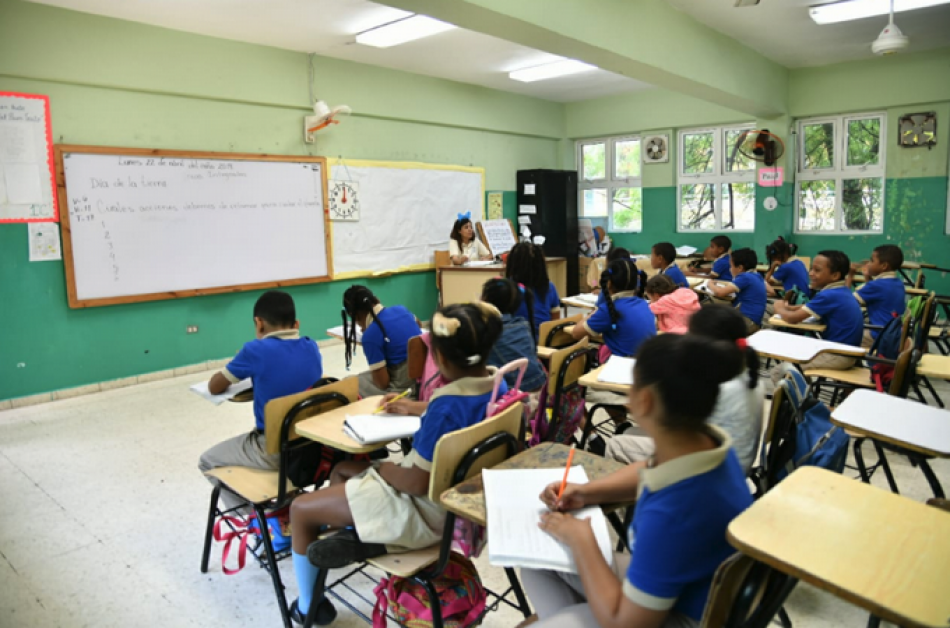 Educación cierra el año escolar en escuelas públicas