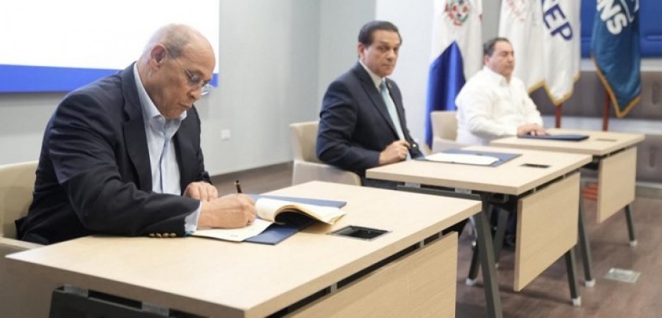 Acuerdo: Salud P&uacute;blica, INFOTEP y SNS acuerdan instalar centros para formar sector Salud