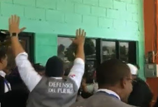 Abuso por parte de oficiales de la digeset agreden a defensor del pueblo y periodista