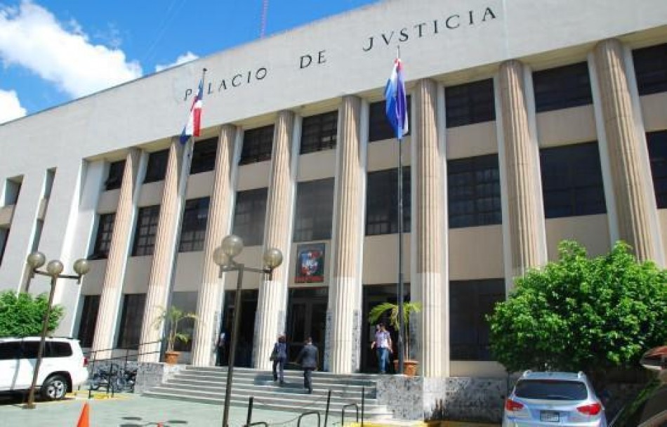 Aplazan coerci&oacute;n de ucraniana acusada de torturar a exnovio dominicano