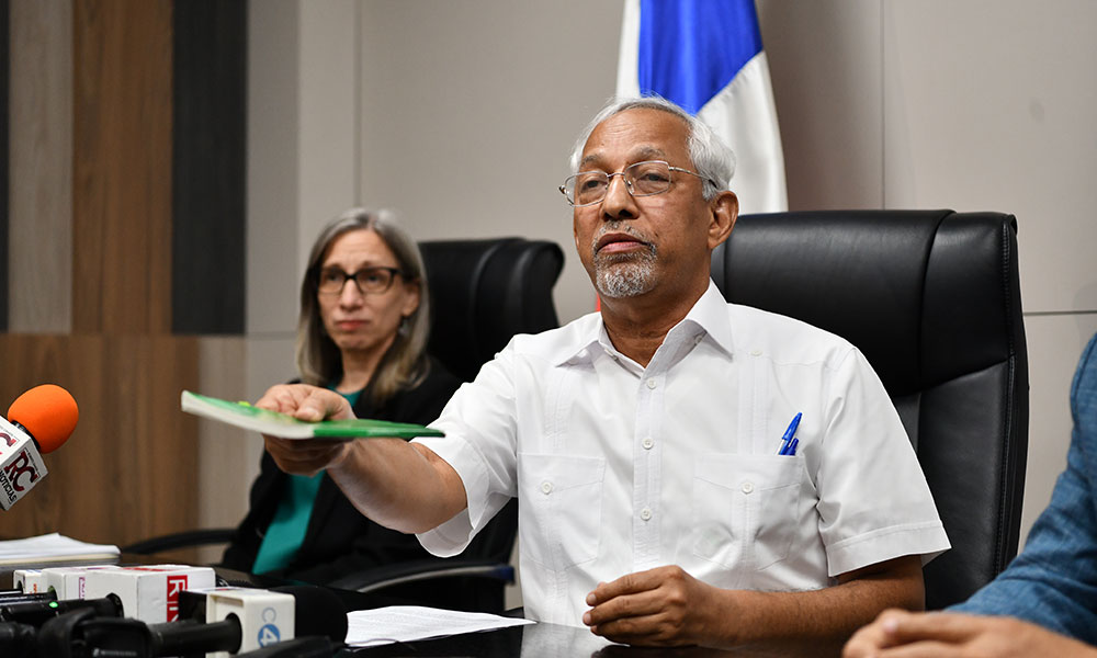 Aprueban libros pese a oposici&oacute;n de las editoras