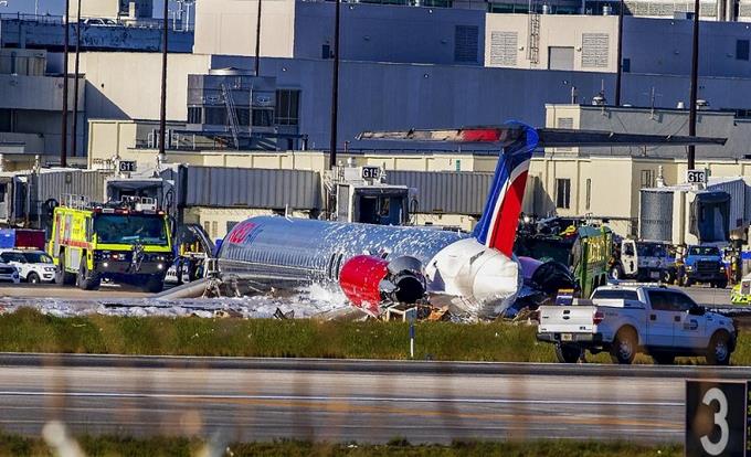 Tres hospitalizados en accidente del avi&oacute;n dominicano en aeropuerto de Miami
