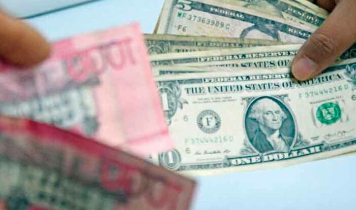El d&oacute;lar se mantiene estable a 56.80 pesos para la venta en RD