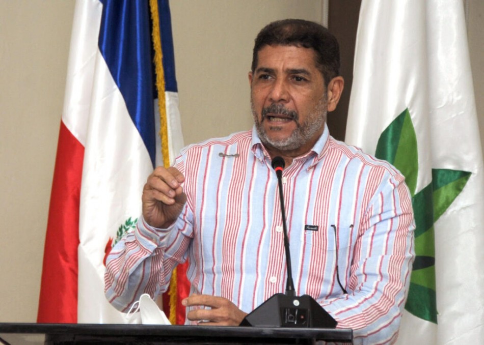 Agricultura entrega RD$822.5 millones a cosecheros afectados por Fiona