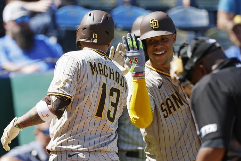 Machado y Soto exhiben su poder con los Padres